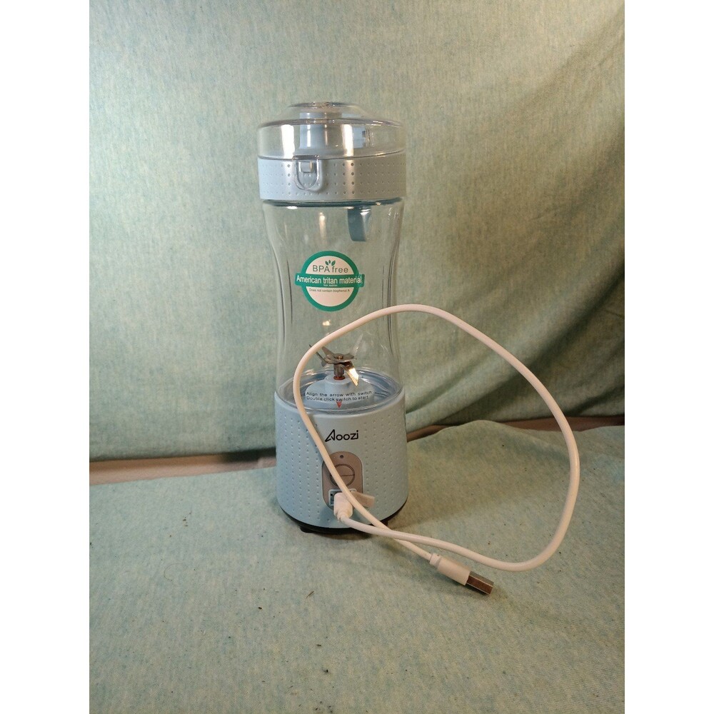 Mini rechargeable portable juice blender